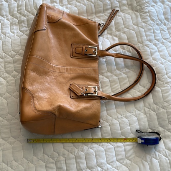 Coach camel color leather satchel barley used excellent condition 15x9 in - Picture 11 of 16